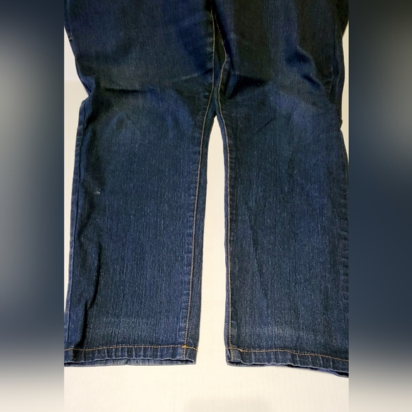 Woman Jeans 18/19 - Picture 2 of 8